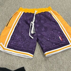 COLLECT AND SELECT Men's Los Angeles Lakers Purple Paisley Shorts Size L